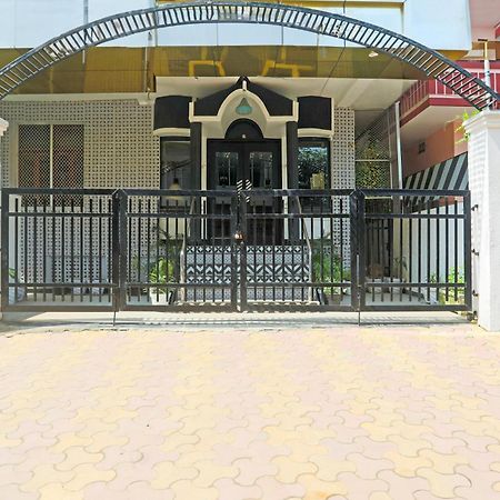 Super Townhouse Cantonment Varanasi Formerly Sarin Inn Экстерьер фото