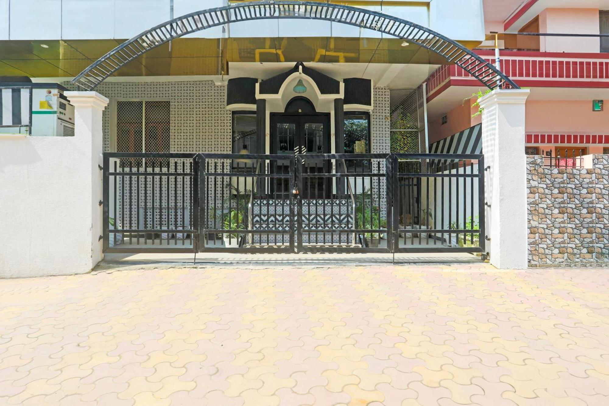 Super Townhouse Cantonment Varanasi Formerly Sarin Inn Экстерьер фото
