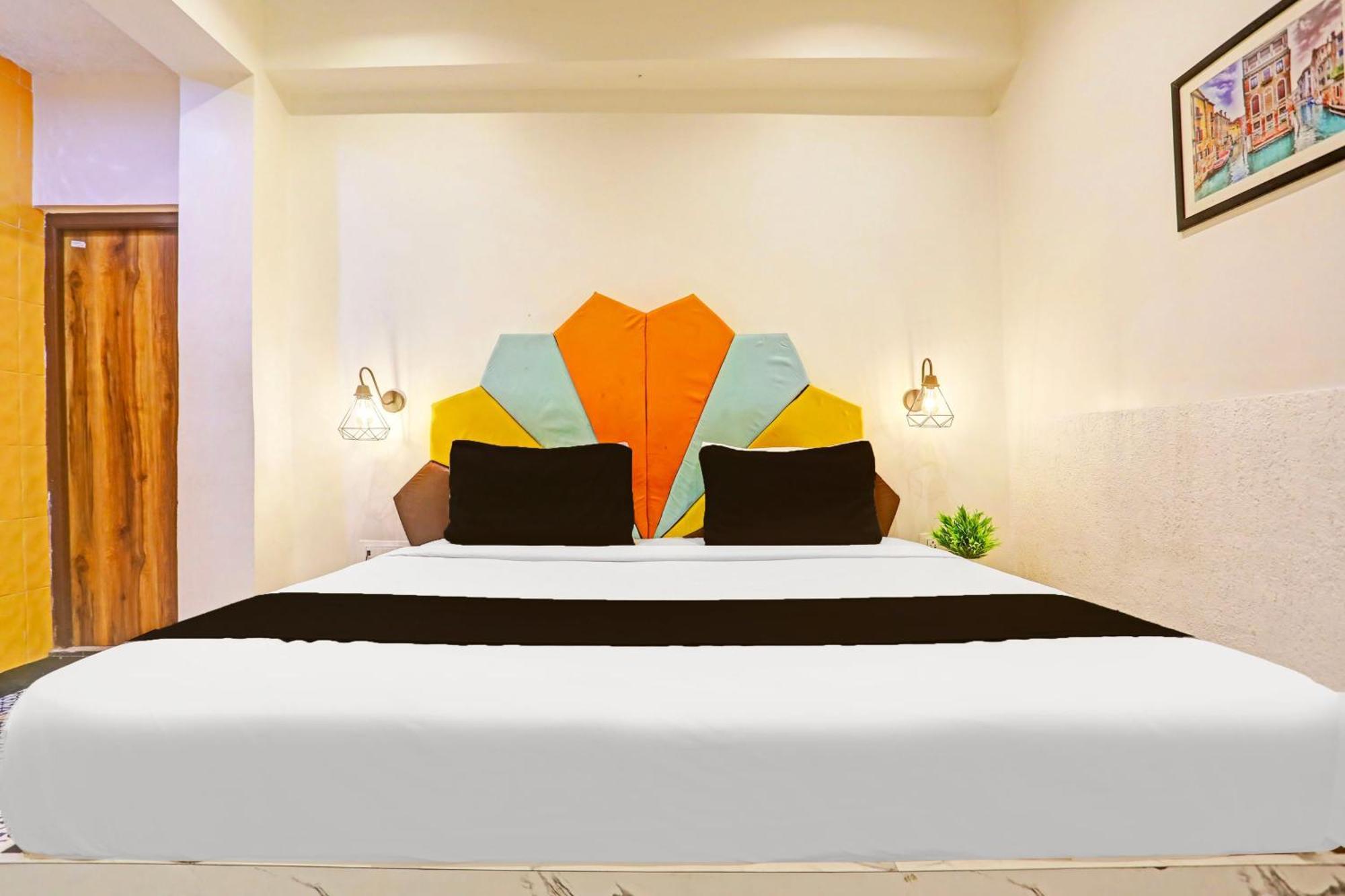 Super Townhouse Cantonment Varanasi Formerly Sarin Inn Экстерьер фото