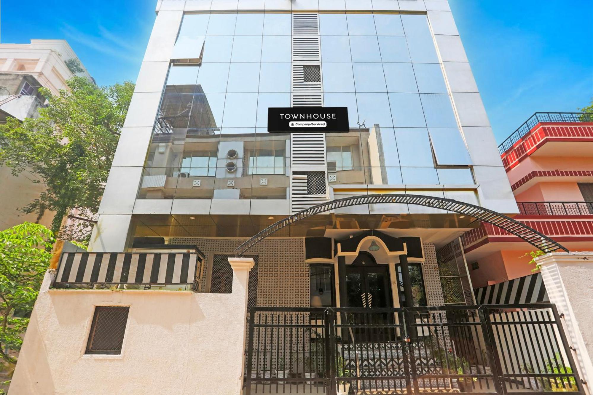 Super Townhouse Cantonment Varanasi Formerly Sarin Inn Экстерьер фото