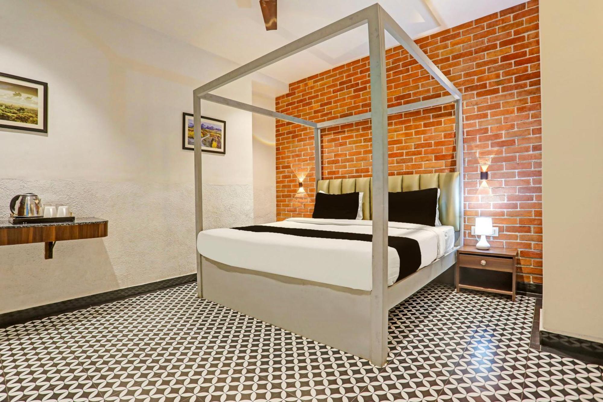 Super Townhouse Cantonment Varanasi Formerly Sarin Inn Экстерьер фото