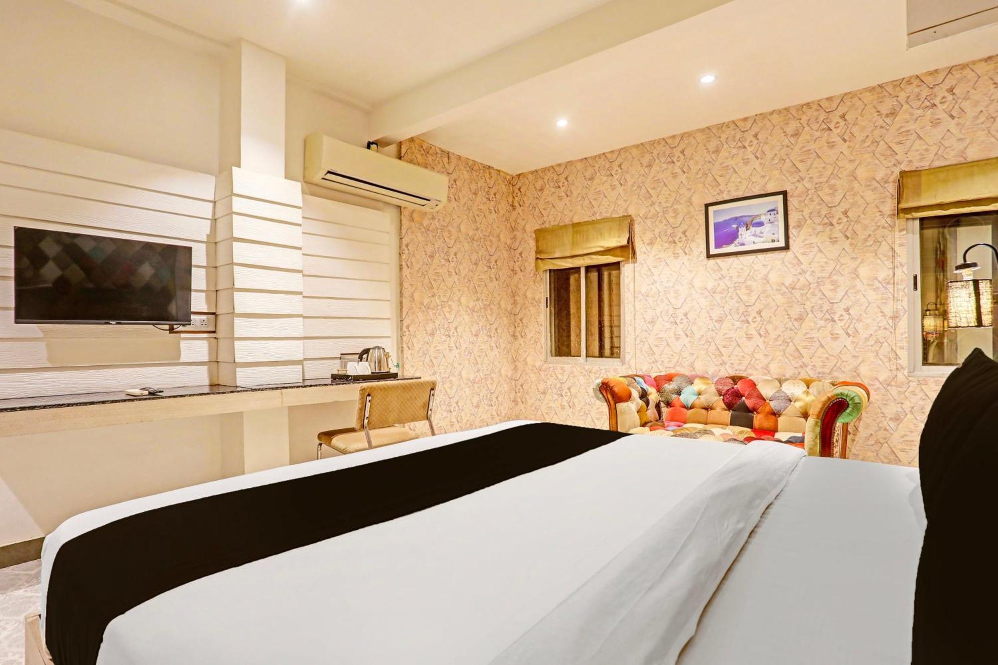 Super Townhouse Cantonment Varanasi Formerly Sarin Inn Экстерьер фото