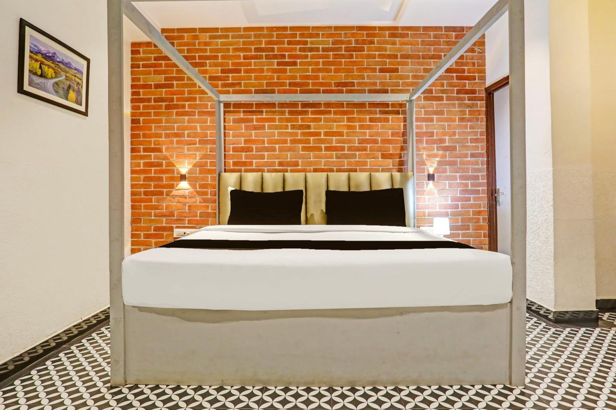 Super Townhouse Cantonment Varanasi Formerly Sarin Inn Экстерьер фото