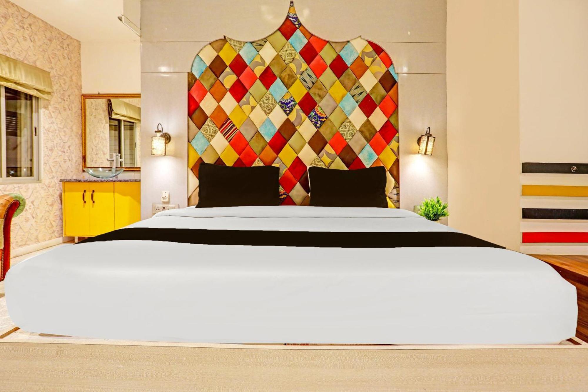 Super Townhouse Cantonment Varanasi Formerly Sarin Inn Экстерьер фото