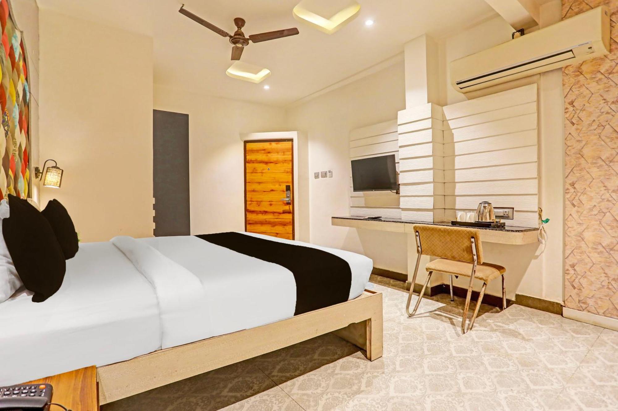 Super Townhouse Cantonment Varanasi Formerly Sarin Inn Экстерьер фото