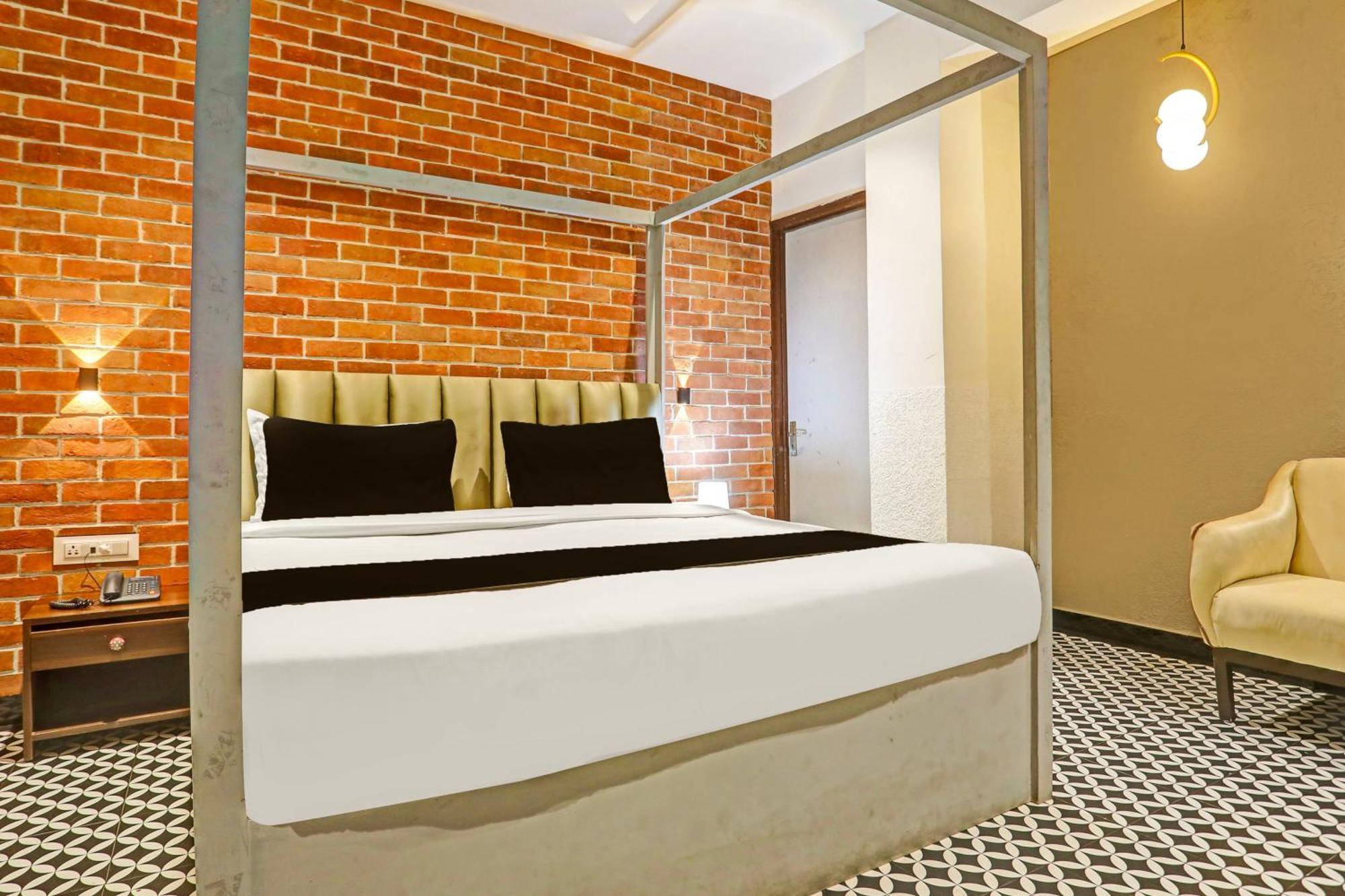 Super Townhouse Cantonment Varanasi Formerly Sarin Inn Экстерьер фото